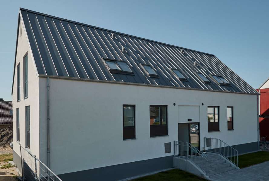 Hässliches Entlein wird mit Stahlprofilen zum schönen Schwan, Viktoriagade 17 und 19, 9400 Nørresundby, Dänemark